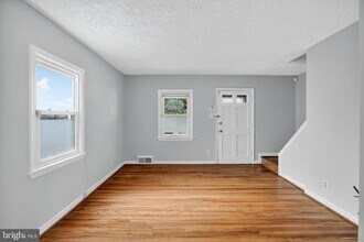 303 S Wayne St in Arlington, VA - Building Photo - Building Photo