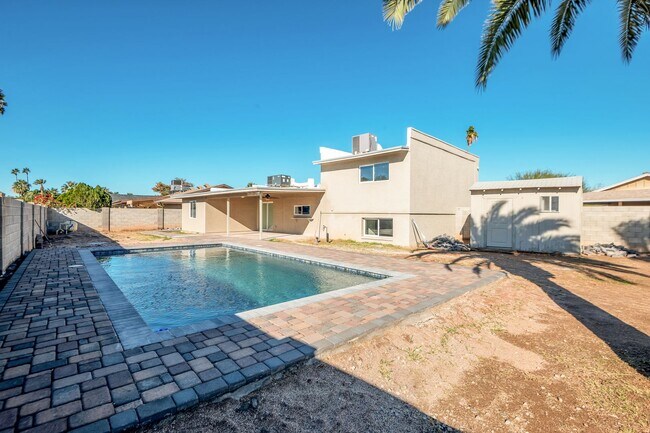 1743 E Pebble Beach Dr in Tempe, AZ - Building Photo - Building Photo
