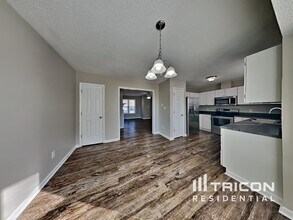 1004 Spruce Dr in Zebulon, NC - Building Photo - Building Photo