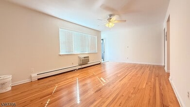 132 Ramsey Park Ct in Ramsey, NJ - Building Photo - Building Photo