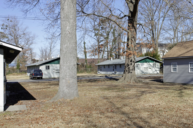 Pinewood Villas in Virginia Beach, VA - Building Photo - Building Photo