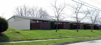 Cliffside Manor in Cuyahoga Falls, OH - Building Photo - Building Photo