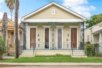 1123 Hillary St in New Orleans, LA - Foto de edificio - Building Photo