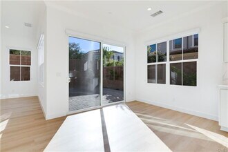 86 Henson in Irvine, CA - Building Photo - Building Photo