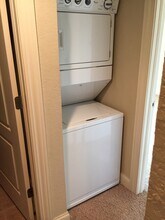 214 Grandview Ct in University Heights, IA - Building Photo - Building Photo