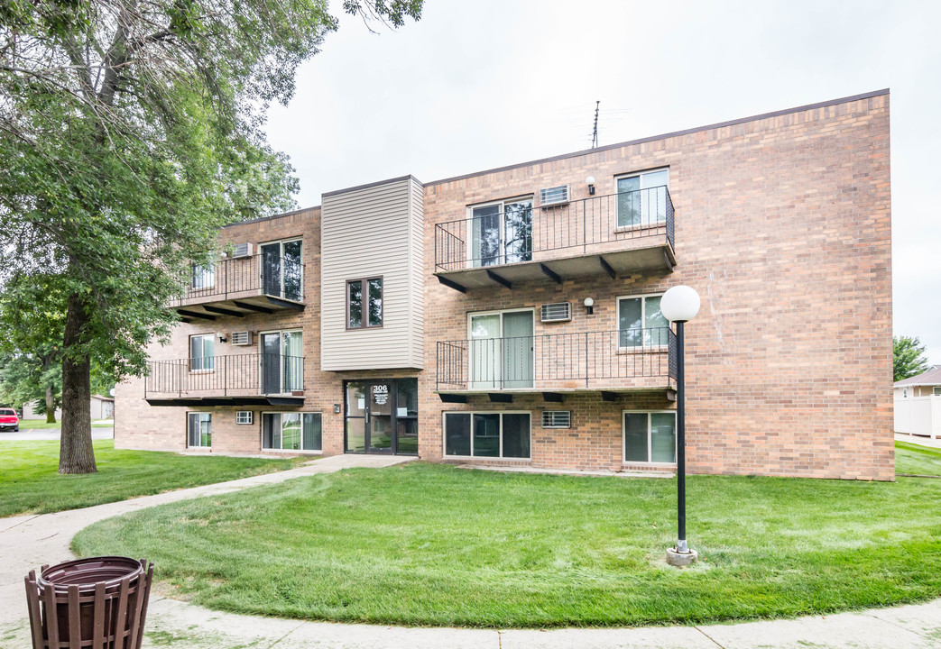 Onaka Village in Brookings, SD - Building Photo