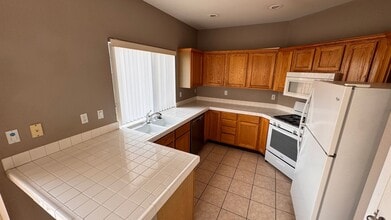 1136 Warm Canyon Way in Las Vegas, NV - Building Photo - Building Photo