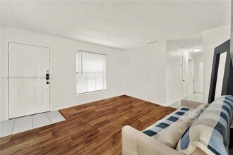 3510 SW 90th Ave in Miami, FL - Foto de edificio - Building Photo