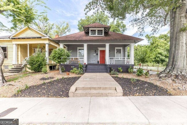 property at 1475 3rd St