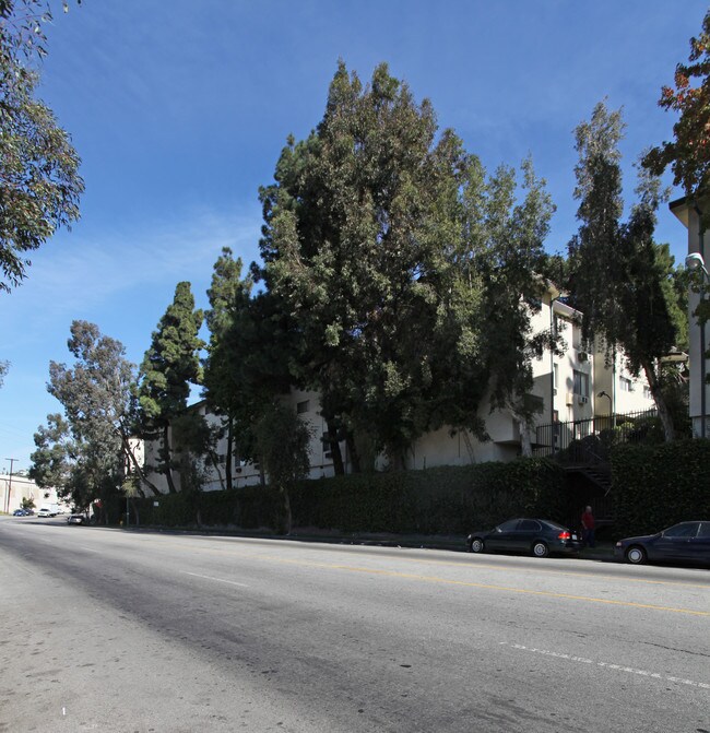 Woodbridge Village Apartments in Los Angeles, CA - Building Photo - Building Photo