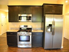 21 Guideboard Rd in Waterford, NY - Building Photo - Building Photo