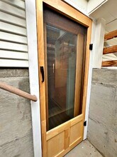 5916 SE Francis St, Unit B in Portland, OR - Building Photo - Building Photo