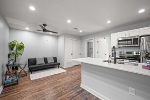 The Courtyards at Lower Greenville in Dallas, TX - Building Photo