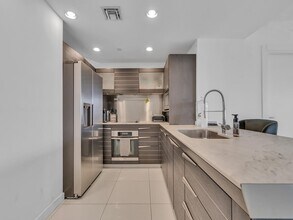 200 Biscayne Boulevard Way, Unit 3603 in Miami, FL - Foto de edificio - Building Photo