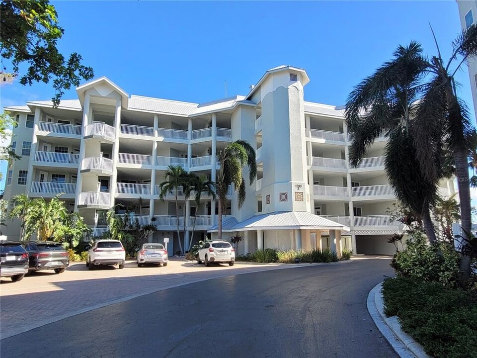 1280 Dolphin Bay Way in Sarasota, FL - Building Photo