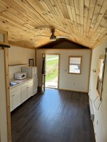 9824 Hwy 421 S in Trade, TN - Building Photo