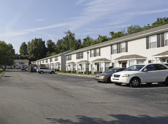 Sutherland Square Apartments in Knoxville, TN - Building Photo - Building Photo