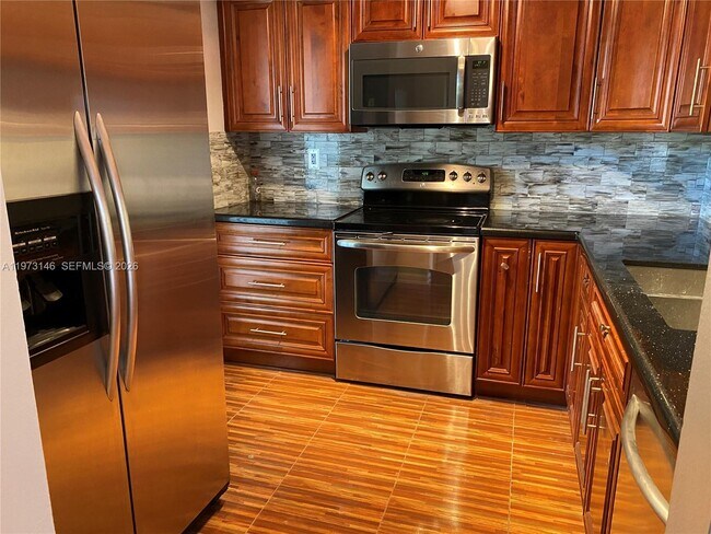 706 Gardens Dr in Pompano Beach, FL - Building Photo - Building Photo