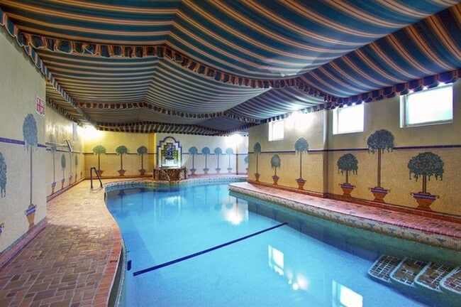 property at 2448 W Greenleaf Ave