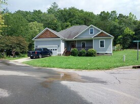 1 Sunnydale Cir in Swannanoa, NC - Building Photo