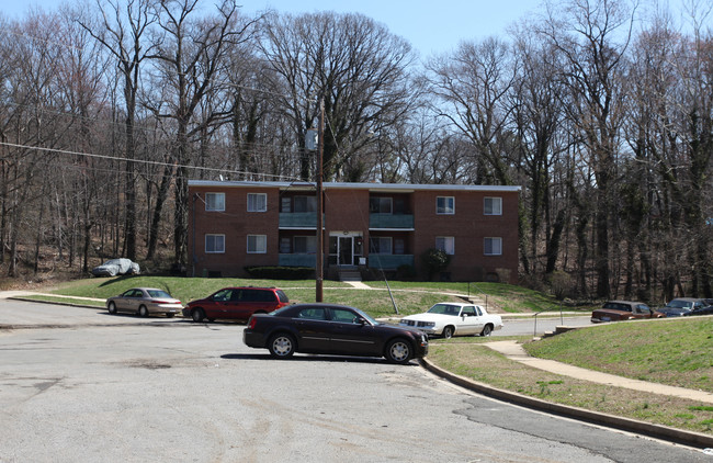 3600 Maywood Ln in Suitland, MD - Foto de edificio - Building Photo