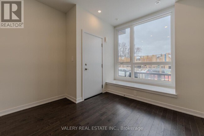 18 Grn Gdns Blvd in Toronto, ON - Building Photo - Building Photo