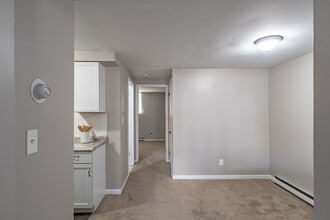 Creekside Village Apartments in Tonawanda, NY - Building Photo - Interior Photo
