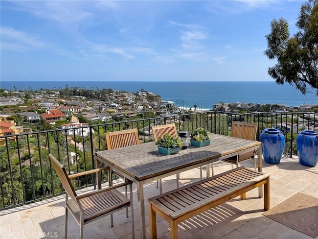 1131 Emerald Bay in Laguna Beach, CA - Foto de edificio - Building Photo