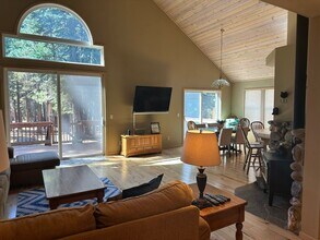 14538 Tyrol Rd in Truckee, CA - Building Photo - Building Photo