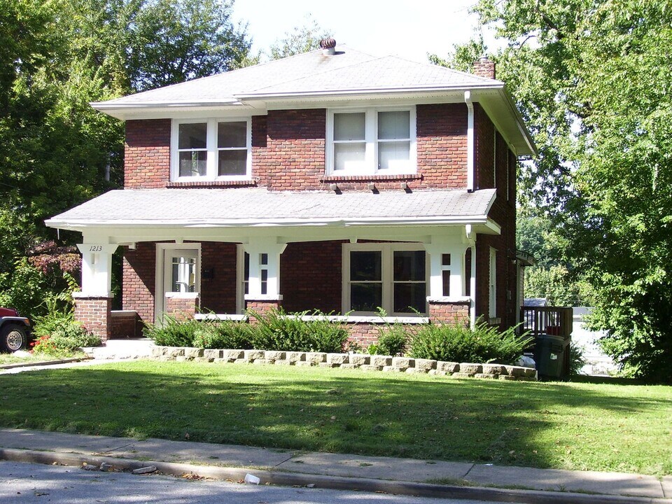 1213 N Washington St in Bloomington, IN - Building Photo