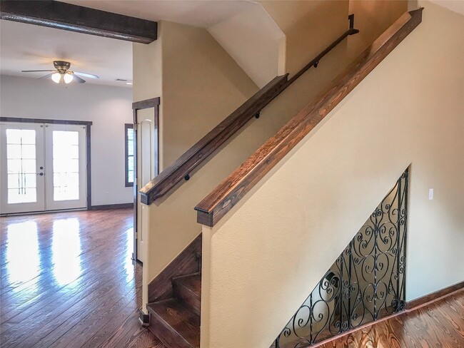 property at 1432 W 21st St