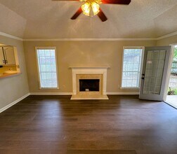 2271 Lake Springs Ln in Memphis, TN - Building Photo - Building Photo