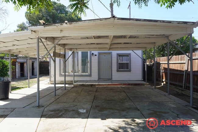 property at 217 E Warren Ave