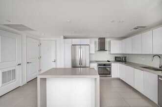 1600 NE 1st Ave, Unit 1507 in Miami, FL - Building Photo - Building Photo
