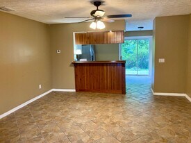 11057 W Harbor Watch Loop in Crystal River, FL - Building Photo