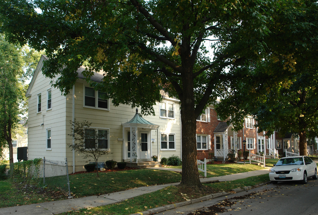 Plaza Town House in Kansas City, MO - Building Photo