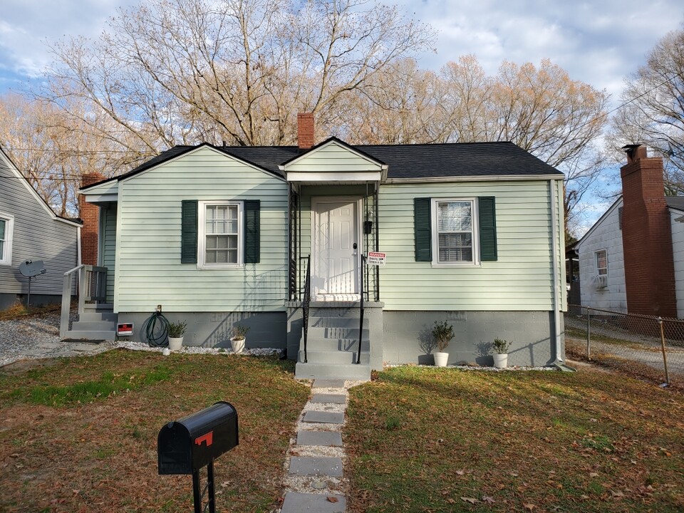 402 Shaw St in Greensboro, NC - Building Photo