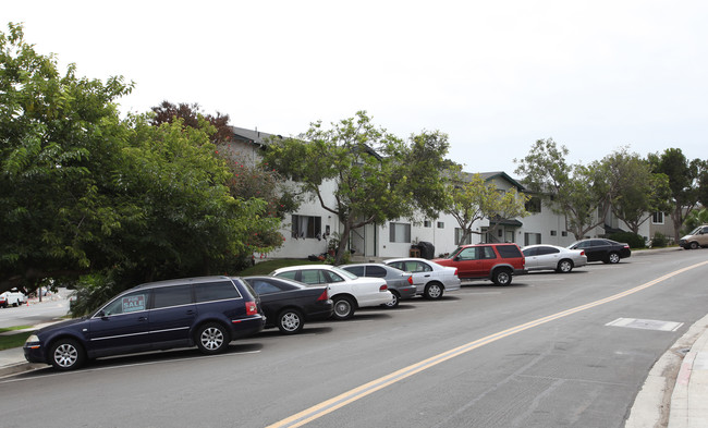 4231 Voltaire St in San Diego, CA - Foto de edificio - Building Photo