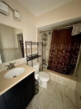 2665 Middle River Dr in Fort Lauderdale, FL - Building Photo - Building Photo