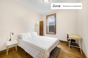 Room in Shared 2 bed/2 bath home in Chicago, IL - Building Photo