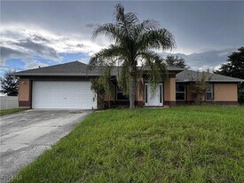 16 Nelson Rd S in Cape Coral, FL - Building Photo