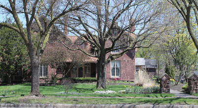 660 East Ave in Rochester, NY - Foto de edificio - Building Photo