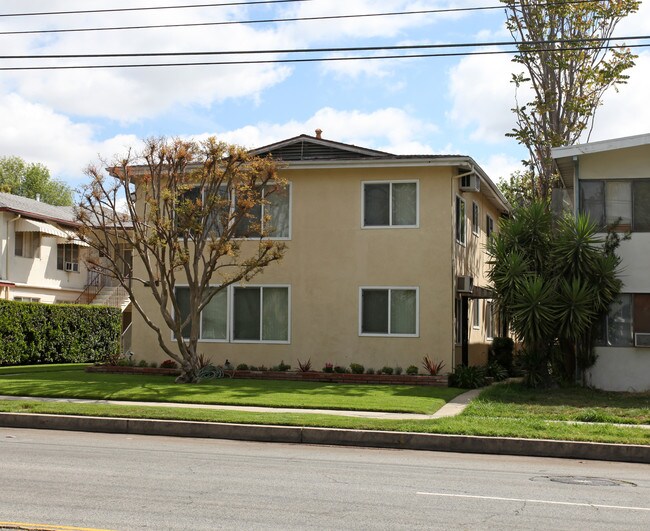 5712 Kester Ave in Van Nuys, CA - Building Photo - Building Photo