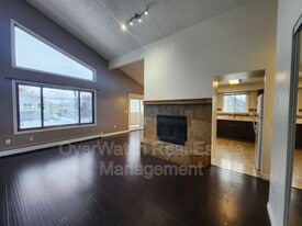 1810 Congress Cir in Anchorage, AK - Building Photo