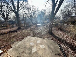 9 W Pocahontas Ln in Kansas City, MO - Building Photo - Building Photo