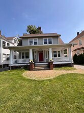 3230 Euclid Heights Blvd in Cleveland Heights, OH - Building Photo - Building Photo
