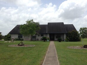 33506 Falcon Ln in Los Fresnos, TX - Building Photo - Building Photo