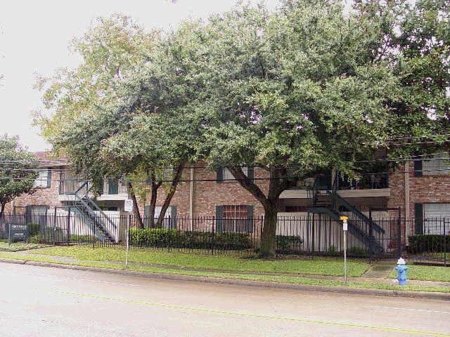 845 Augusta Dr in Houston, TX - Building Photo - Building Photo