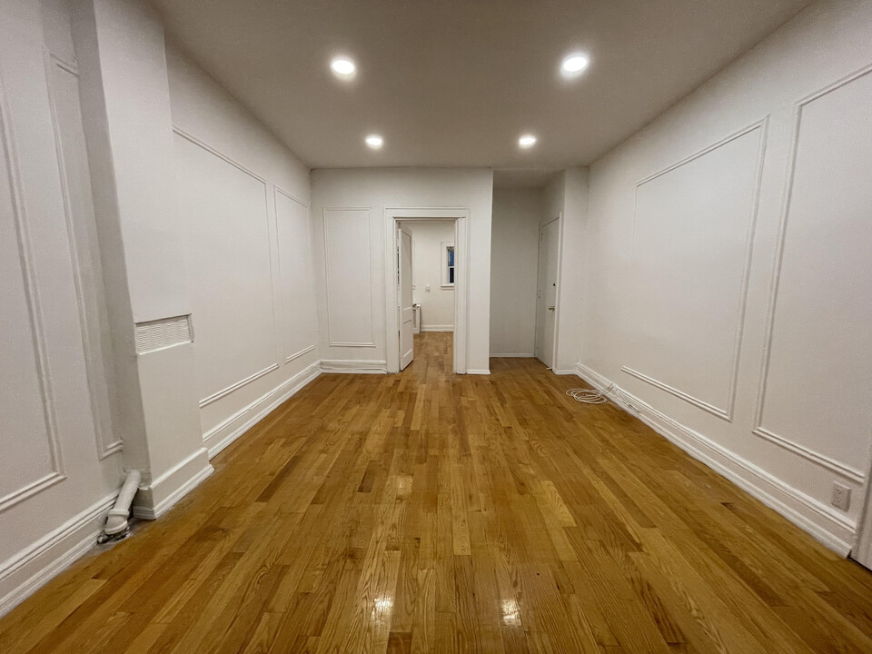 18228 Hillside Ave, Unit 30a in Jamaica, NY - Foto de edificio