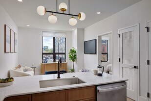 23 West in Philadelphia, PA - Building Photo